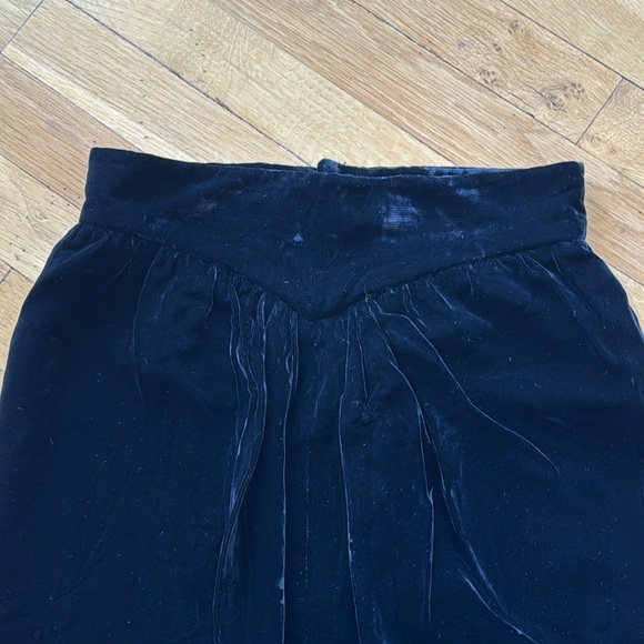 Valentino Boutique Black Front Slit Velvet Skirt - Picture 3 of 11